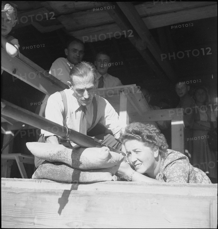 Women's shooting competition in Urdorf, 1947.