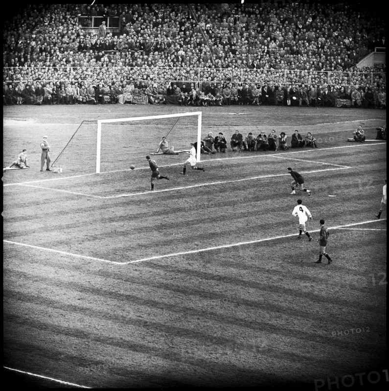 WC qualifier 1957: Switzerland - Spain.