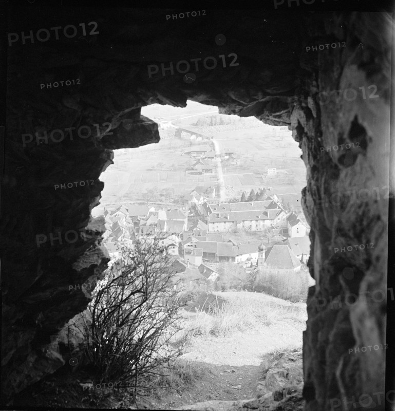 Village Haldenstein, seen from a cave 1942.