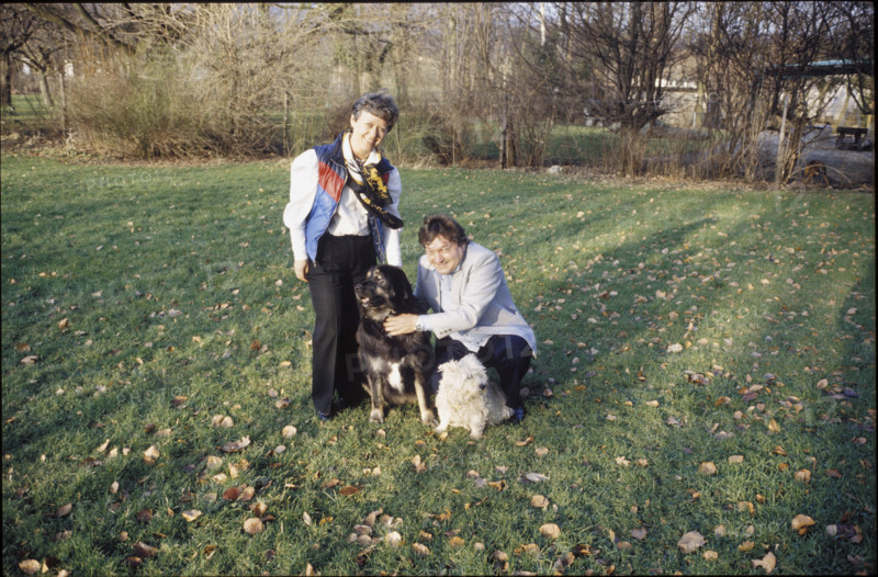 Elisabeth and Erich von Däniken with their dogs 1981.