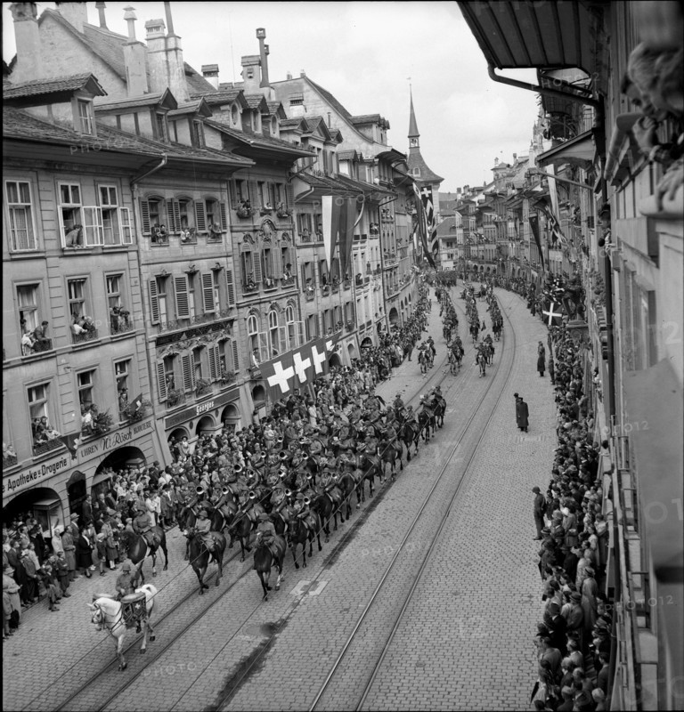 Military parade to the end of war, Berne 19. 8. 1945.