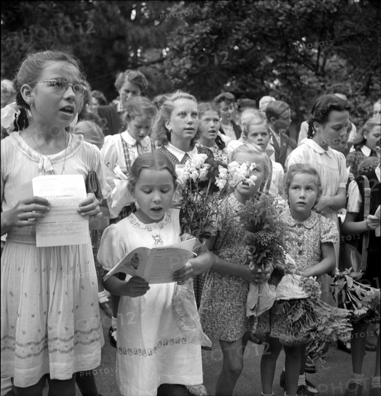 Zurich, National Holiday celebration; children's choir singing in front of the cantonal hospital; 1946.