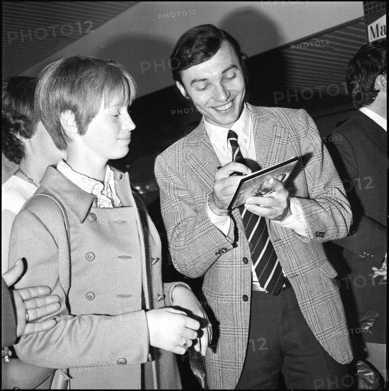 Karel Gott giving autograph 1969.