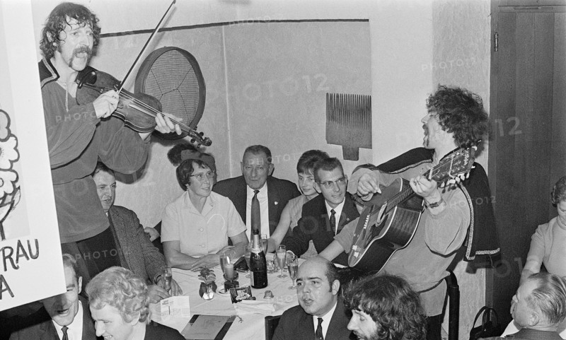 Minstrels playing at the Stirnimaa-Treffen 1969.