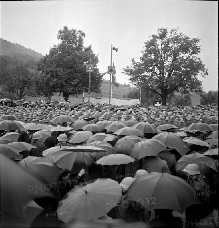 Opening of soldier memorial, Zweilinden 1940.