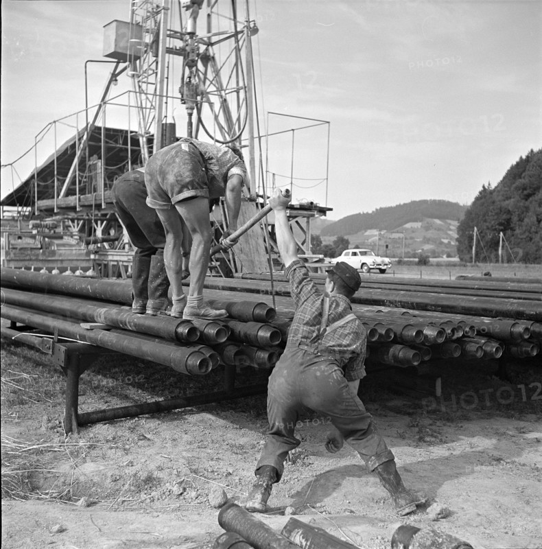 Altishofen; drilling derrick under construction; 1952.