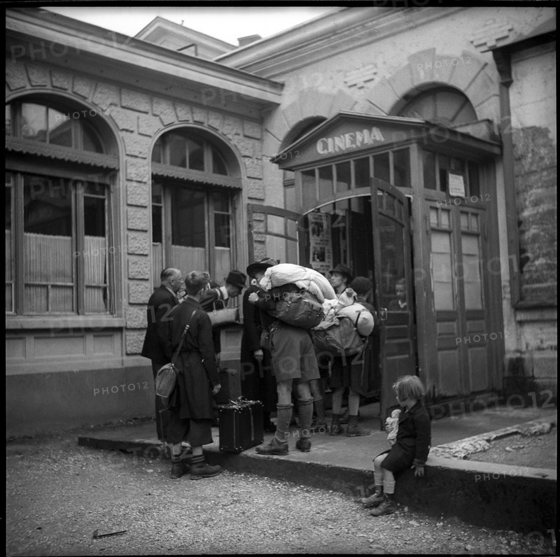 War refugees in Pruntrut; 1940.