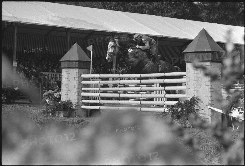 CSIO Lucerne 1974: Max Hauri and Woody Woodpecker.