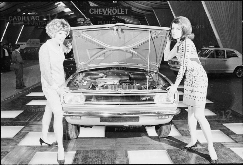 38th Geneva International Motor Show, 1968: hostesses, GM.