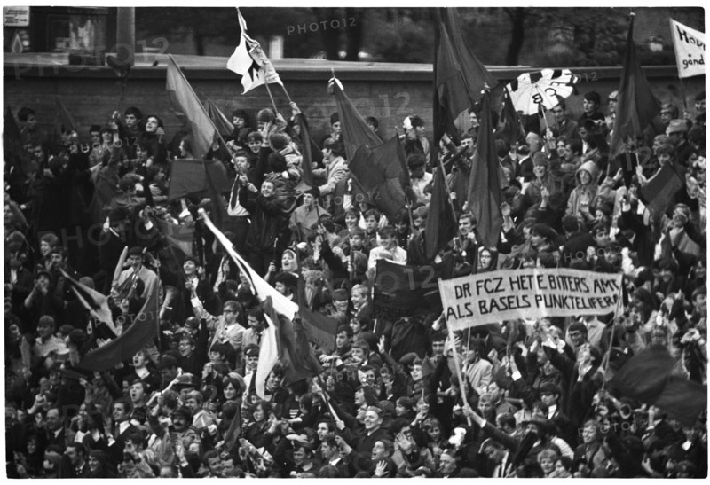 NLA 1968/69: FC Zurich - FC Basel; FC Basel fans.