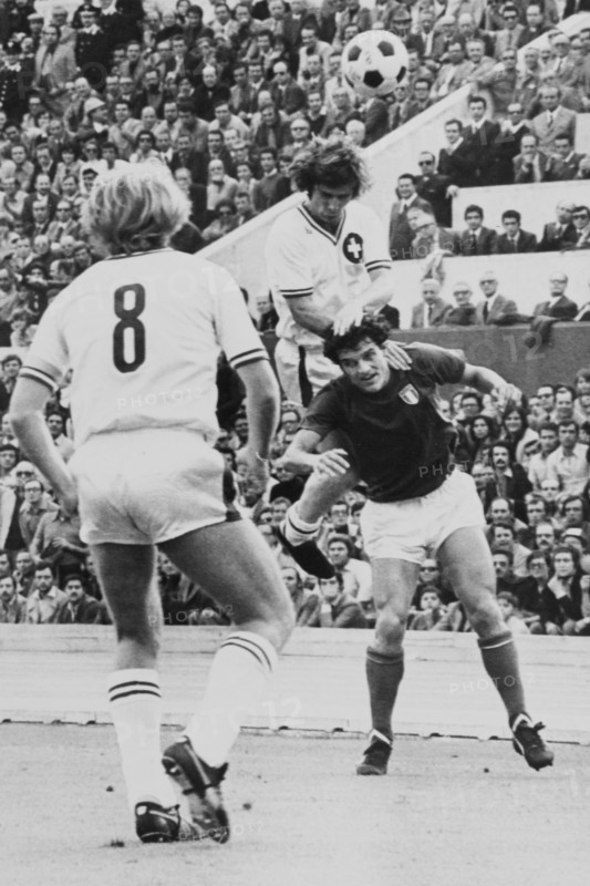 International match Switzerland - Italy 1973: Capello, Chapuisat.