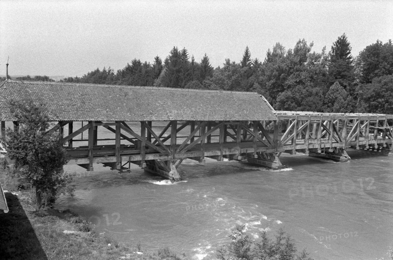 Hunziken bridge, Roofed wooden bridge; 1971.