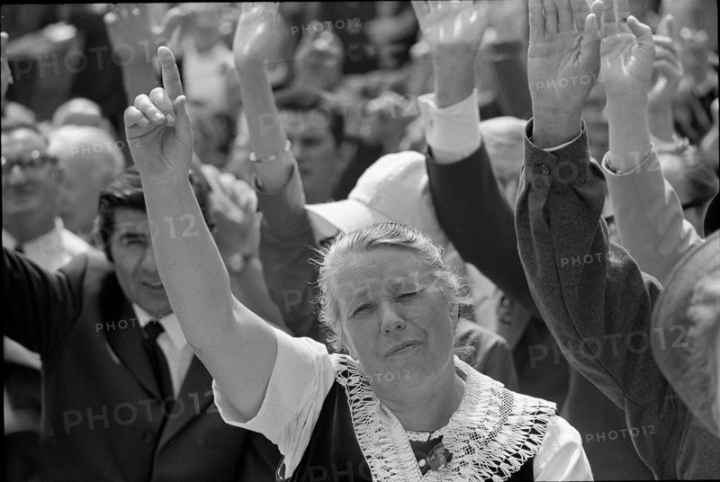 First Glarus voter's meeting with female participants 1972.