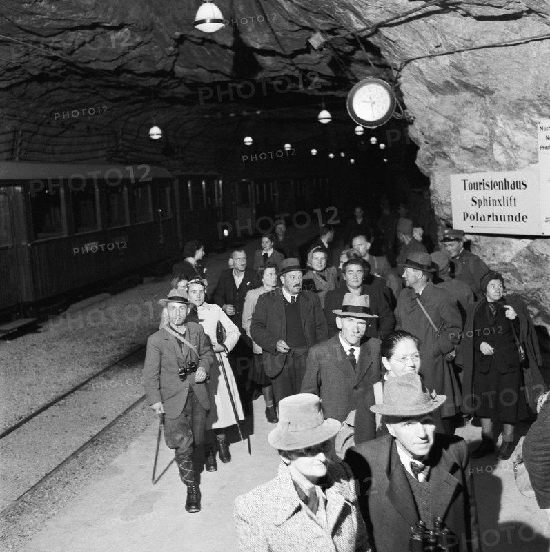 Jungfraujoch 1942:People descending from the Jungfrau train.