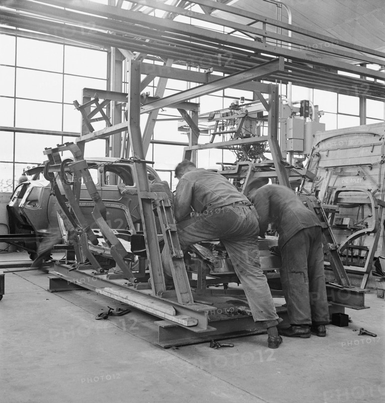 Factory workers, assembly hangar; General Motors 1946.
