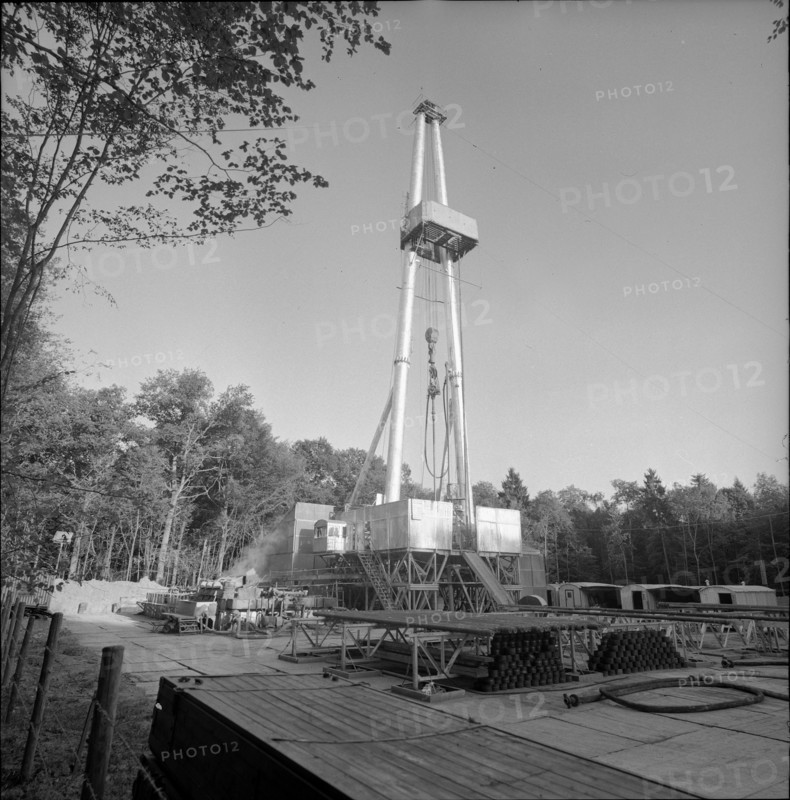 Kreuzlingen, drill for oil, derrick; 1962.