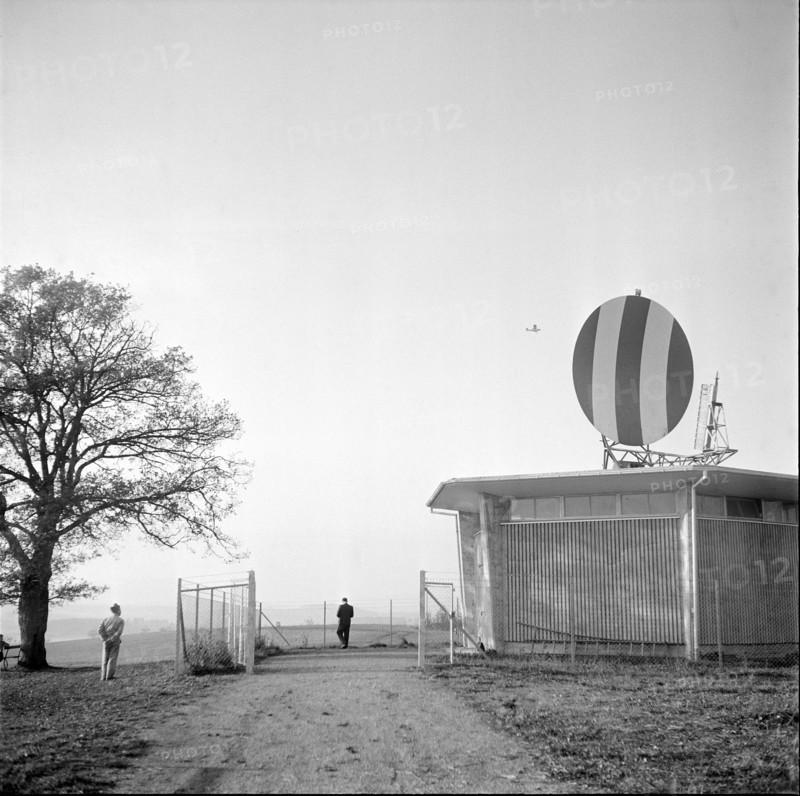 Directional beam aerial of radar unit, airport Zurich-Kloten 1954.