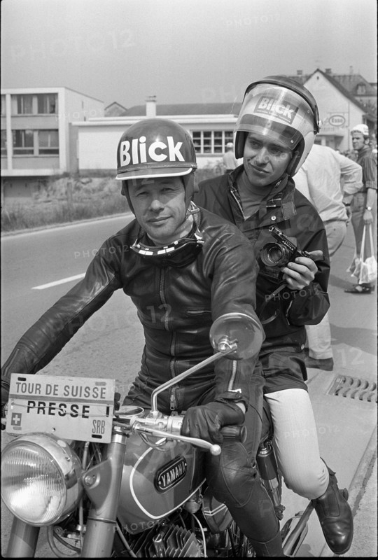 Tour de Suisse 1969: Fahrer Taveri and Blick fotographer Gerber.