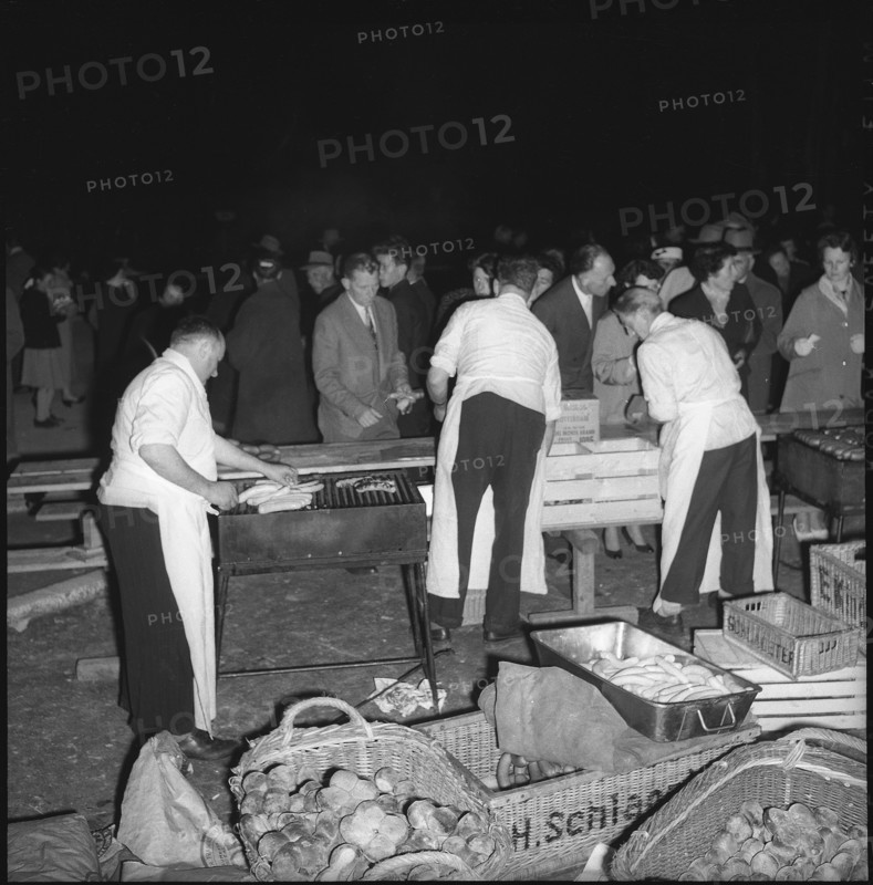 Sausage stand; Inauguration Weinland bridge; 1958.