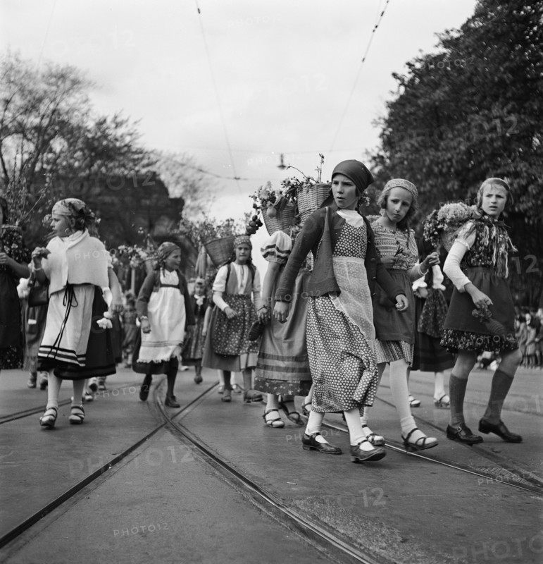 Children parade at the Sechselaeuten in Zurich, 1939.