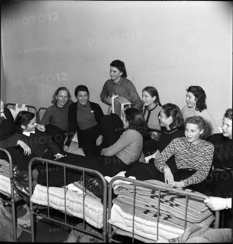Sports performance programme for girls 1943: ski.