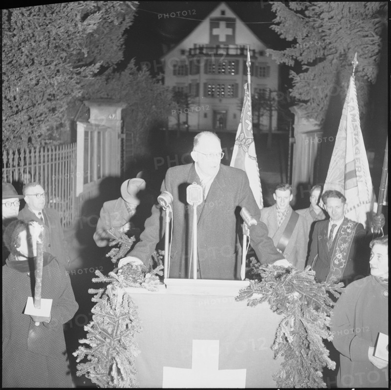 Reception of federal council Hans Streuli in Richterswil, 1953.