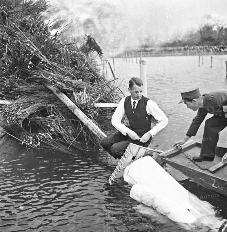 Zurich: Sechseläuten 1944 in the Enge.
