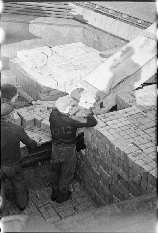Loading of goods by the Red Cross in Basel, 1944.