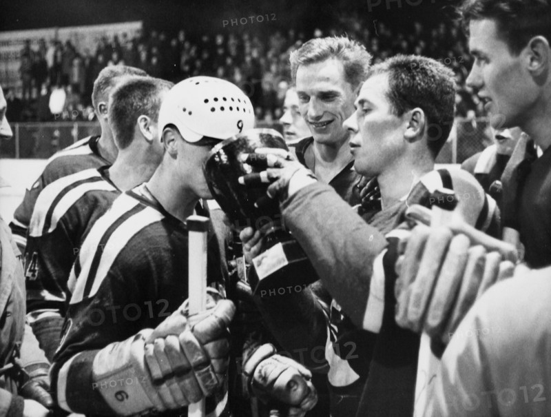 Swiss Ice hockey cup 1964/65: winner SC Bern, goalie Kiener passing cup to Schmidt.