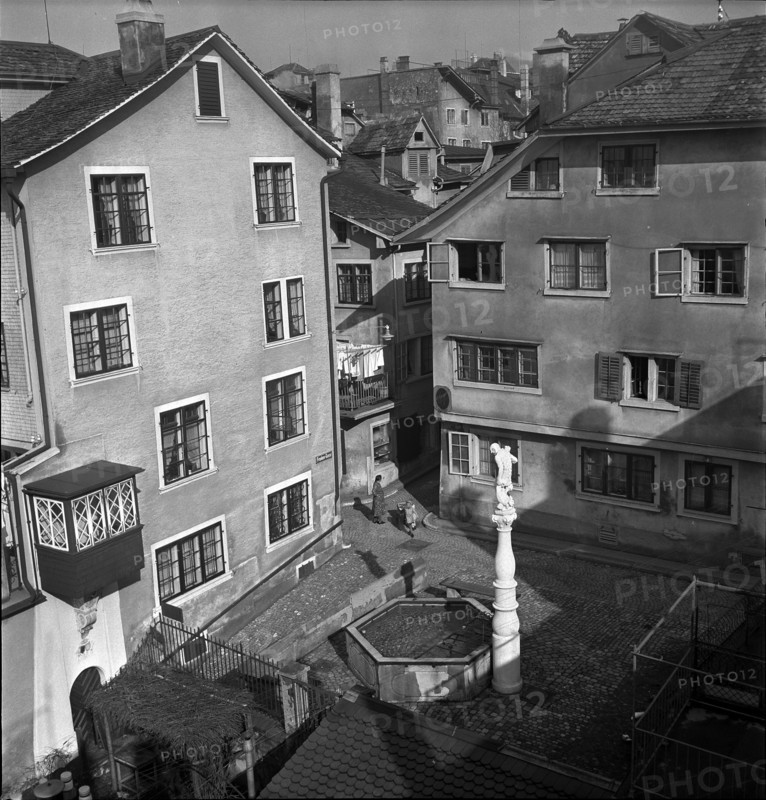 Niederdorf; Frankengasse; fountain; 1941.