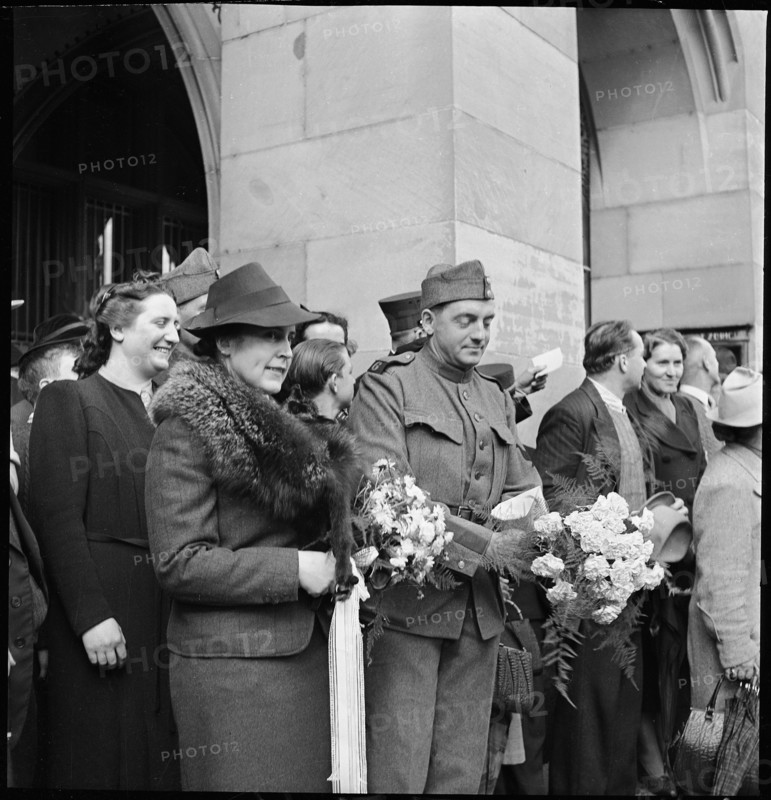 Soldiers' wedding, bridal couple; 1939.
