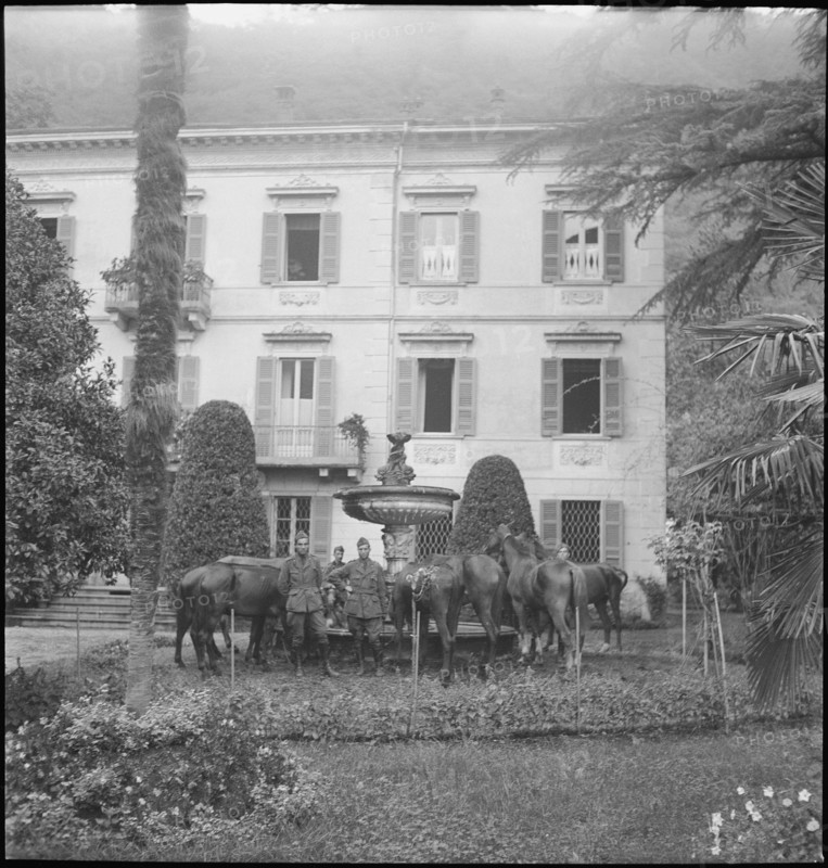WW 2: border; italian soldiers with horses, Chiasso around 1943.