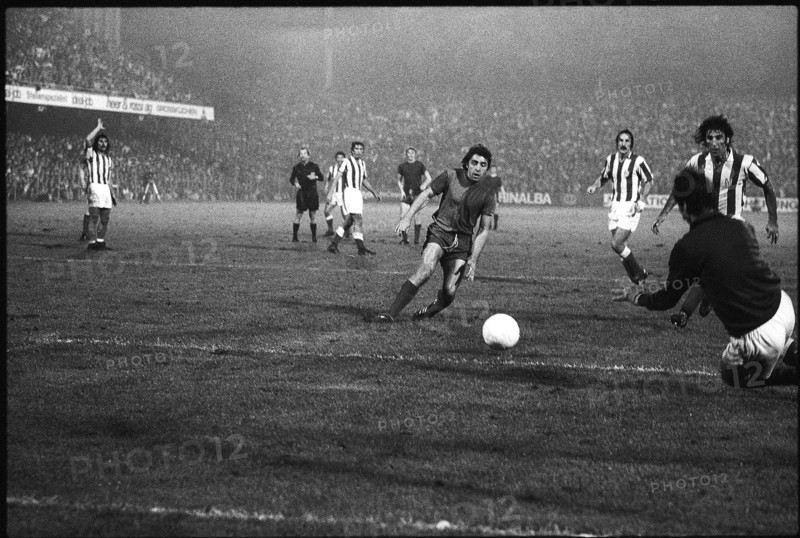 Cup winners cup 1975/76: FC Basel - Athletico Madrid; Keeper Kunz.