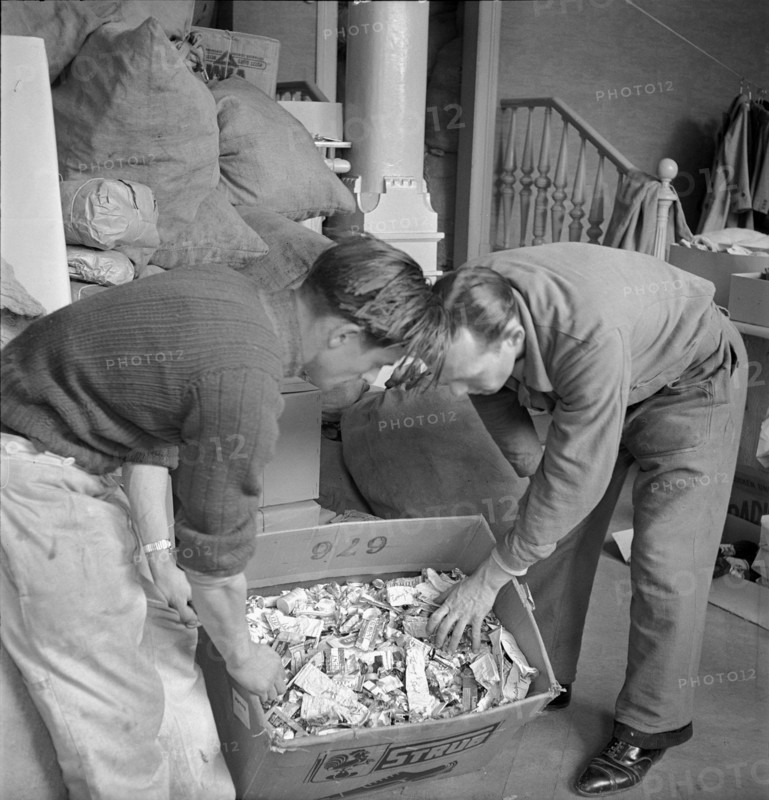 WW 2: economy of war; silver-paper, tinfoil, tin foil.