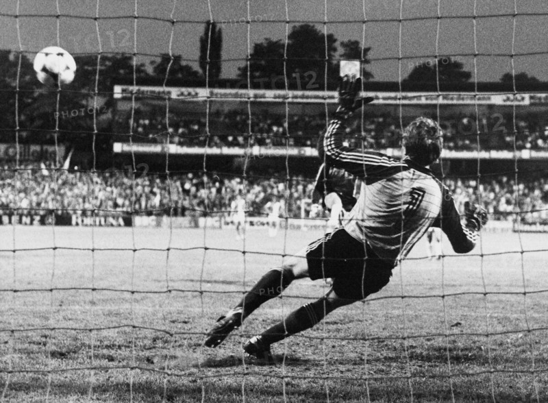 Keeper Roger Berbig, Grasshoppers Zurich, 1983.