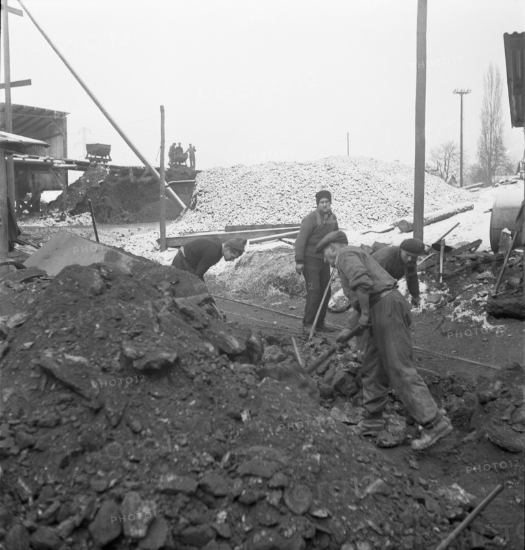 Chandoline coal mine; 1942.