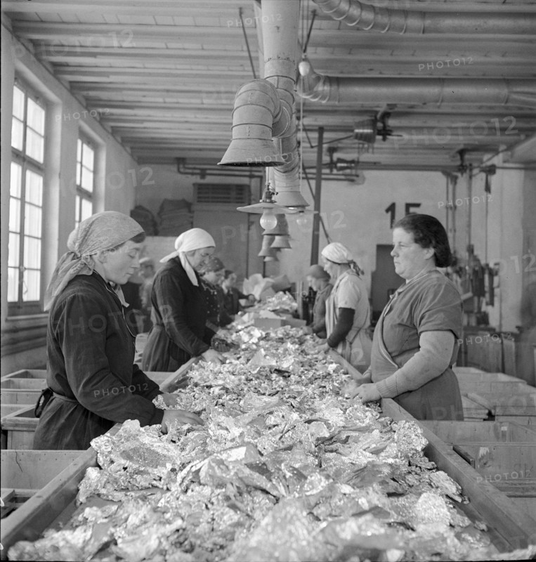 WW 2: economy of war; processing of silver-paper, tinfoil, tin foil.