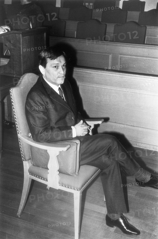 Erich von Däniken in the process.