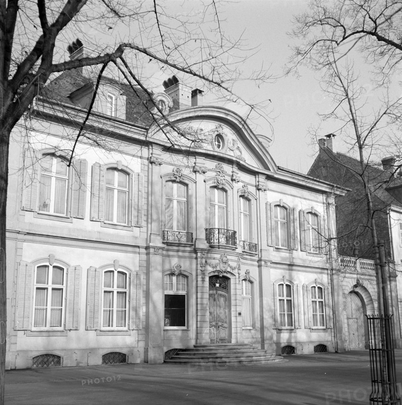 Basle, Wildsche Palais; 1952.