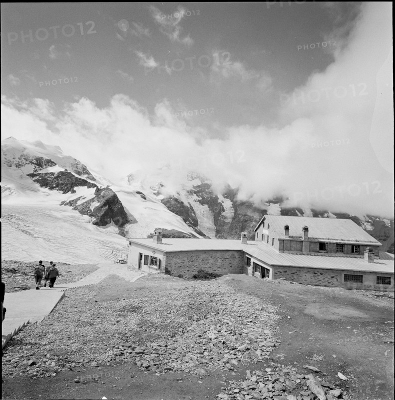Diavolezza mountain hut, walker.