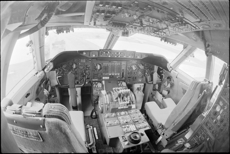 Swissair Jumbo-Jet in Zurich Kloten 1971: Cockpit.