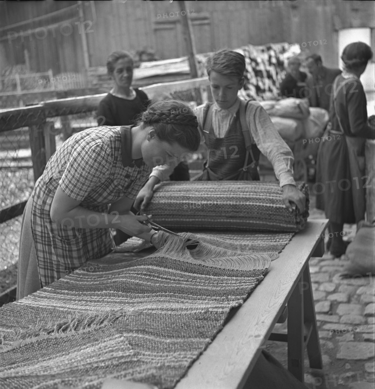 Making rag rugs with remnants, 1940.