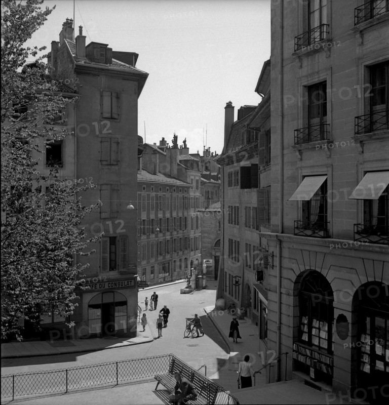 Geneva: Place du Bourg-de-Four; 1943.