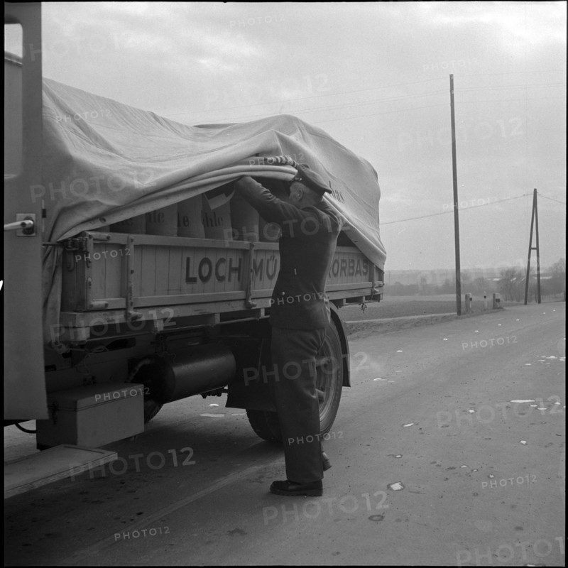Jestetten: customs examination ; 1957.