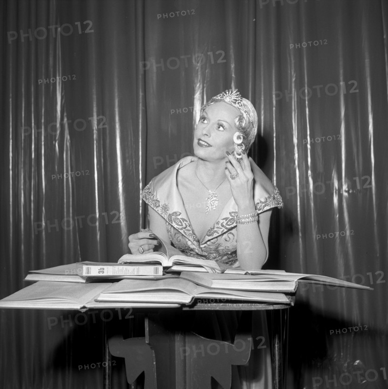 Magical show with Kalana und Gloria, 1951.