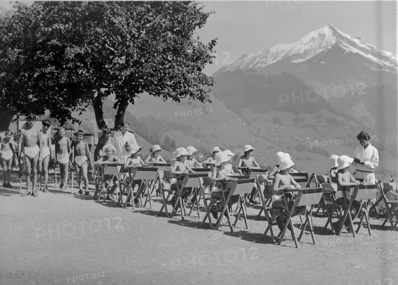 Leysin: boys in open-air school in a sanatorium.