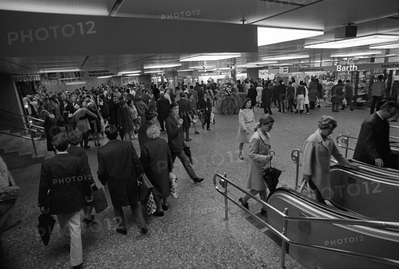 Moving stairs in the railway station passage «Shop Ville», 1970.