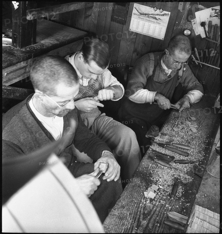 Swiss donation: producing badges, 1942.