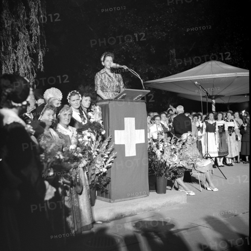 Erika Rikli speaking at the SAFFA fair 1958.