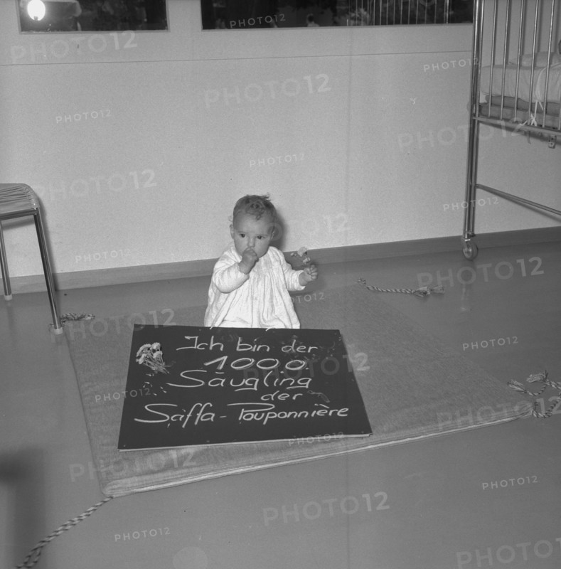 SAFFA fair 1958: 1000st baby at the home for babies (Pouponnière).